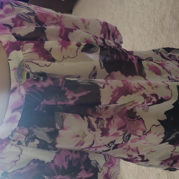 AB Studio m semi sheer falling flowers quarter sleeve button detail - Picture 5 of 6